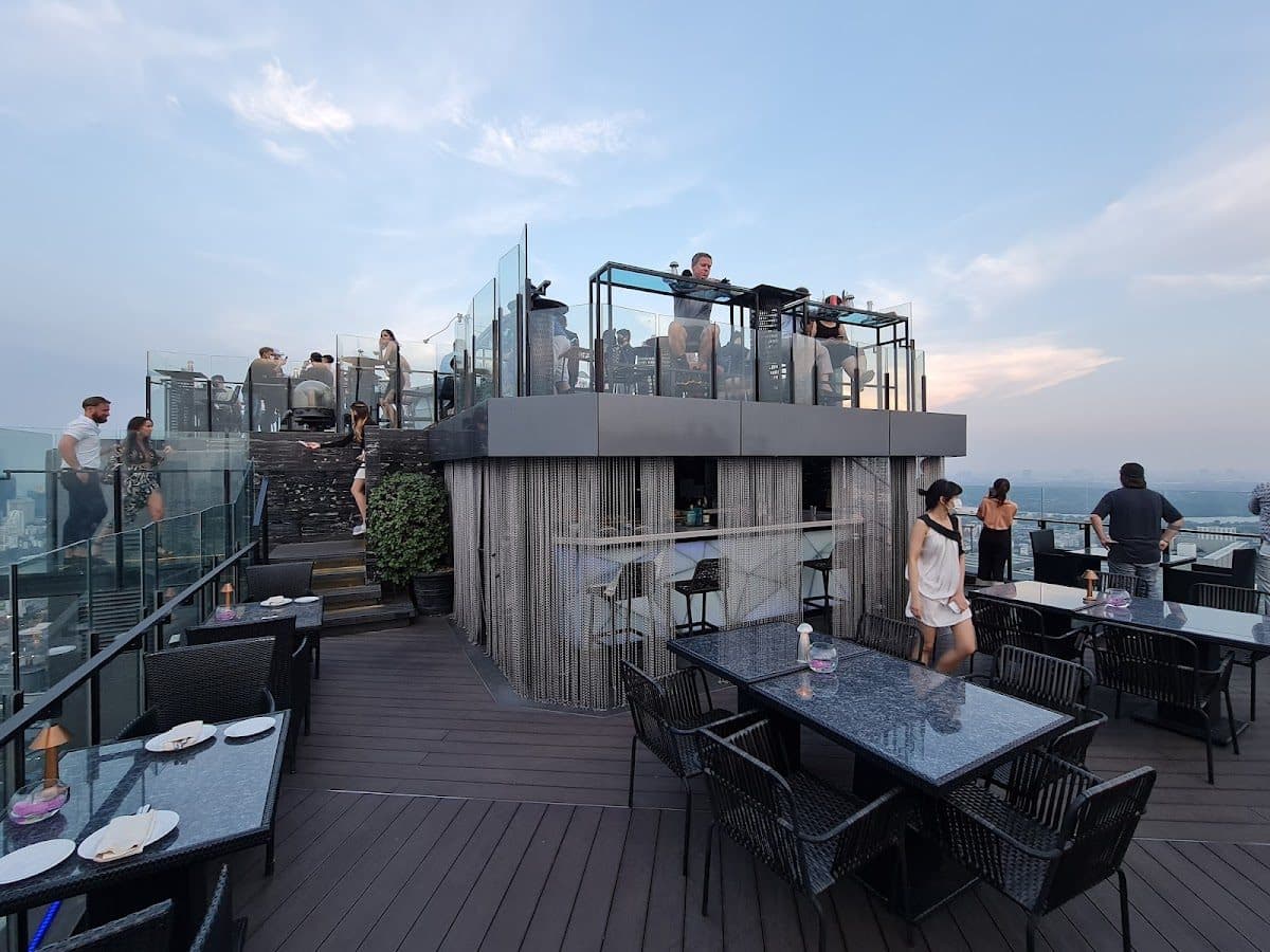 Vertigo & Moon Bar
